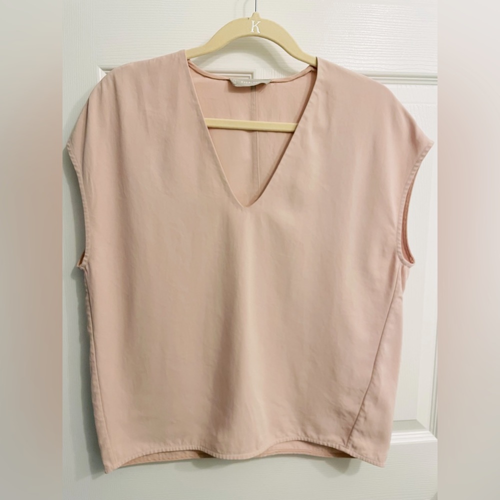 Everlane goweave v neck ballet pink top blouse. Boxy fit with cap sleeves size 2